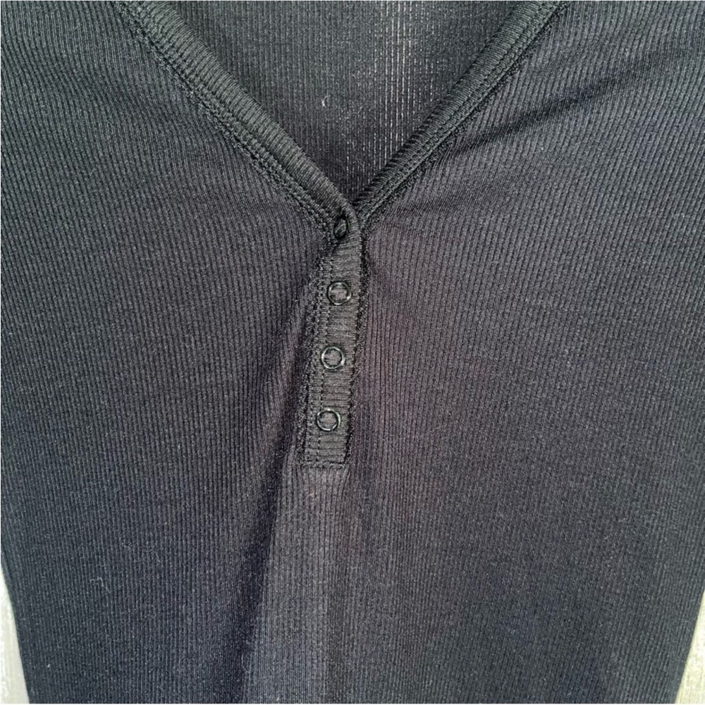 American Eagle Black Ribbed V Neck - Picture 3 of 5